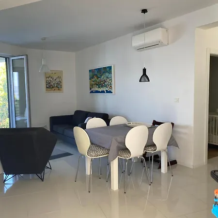 아파트 Franka 1 *